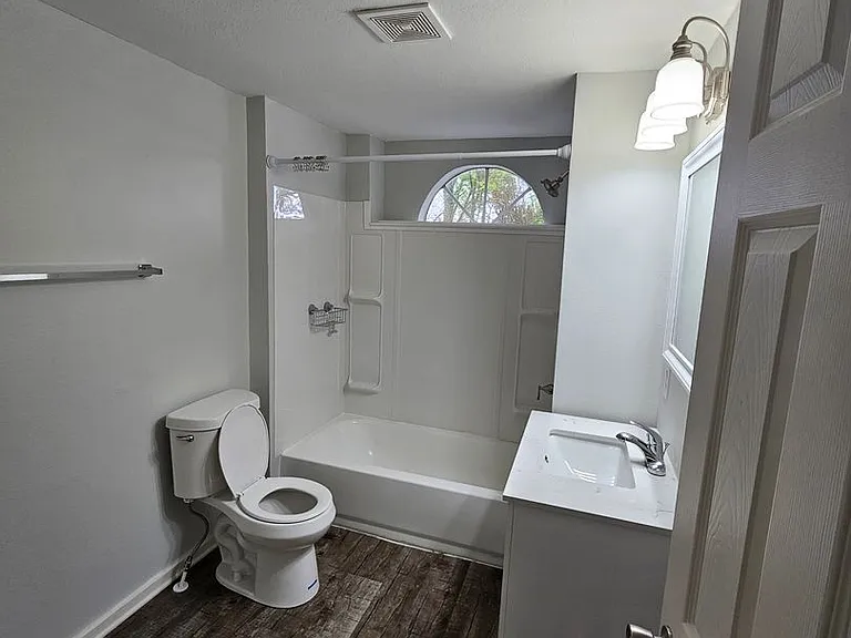 301 S Magnolia St #1 — Photo 6