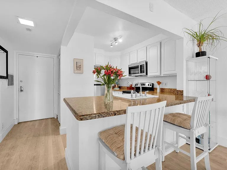 900 River Reach Dr #522 — Photo 4