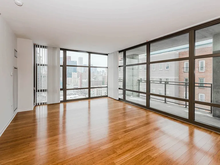 Astoria Tower — Photo 17