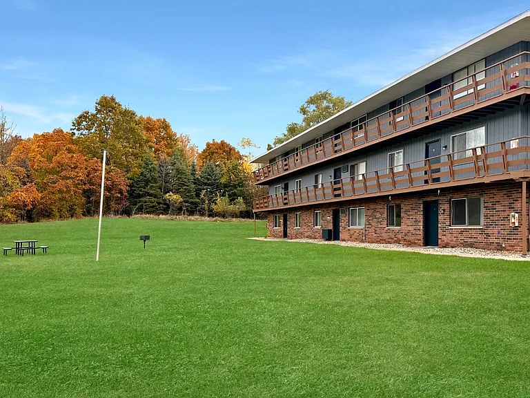 Lakewood Apartments — Photo 40