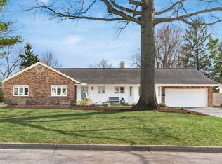 1327 Friar Ln, Upper Arlington, OH 43221