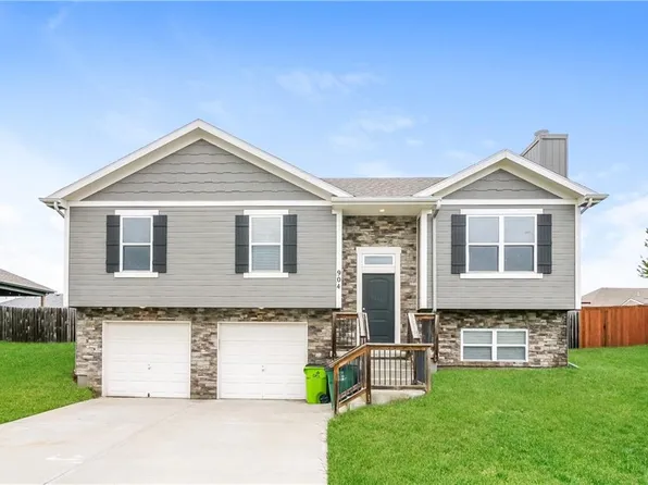 904 Sunflower St, Smithville, MO 64089