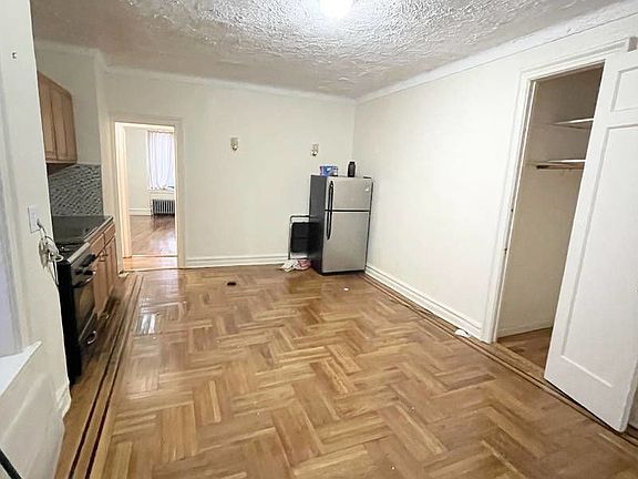 3rd image of 57 Saint Pauls Pl #8