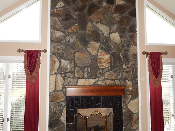 4th image of 332 Fox Run Dr