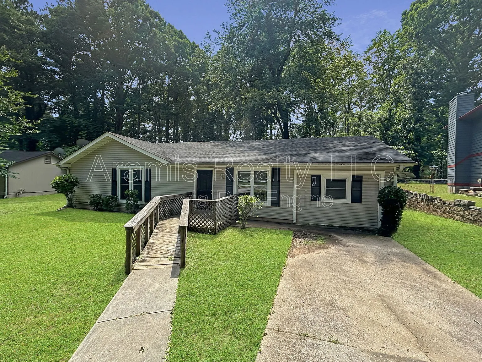 9241 Woodhill Ln photo 1
