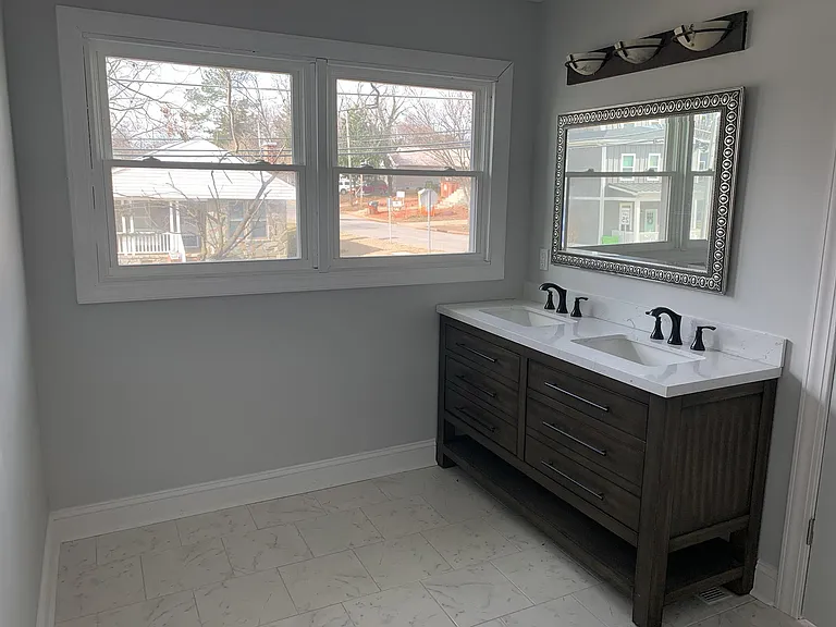 Primary bedroom ensuite bathroom