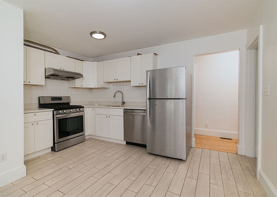 1st image of 135 Safford St #1