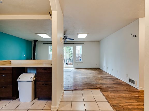 5th image of 1010 Elkay Dr
