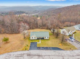 50 Woodridge Dr, Christiansburg, VA 24073