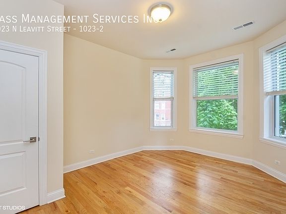 3rd image of 1023 N Leavitt St #2