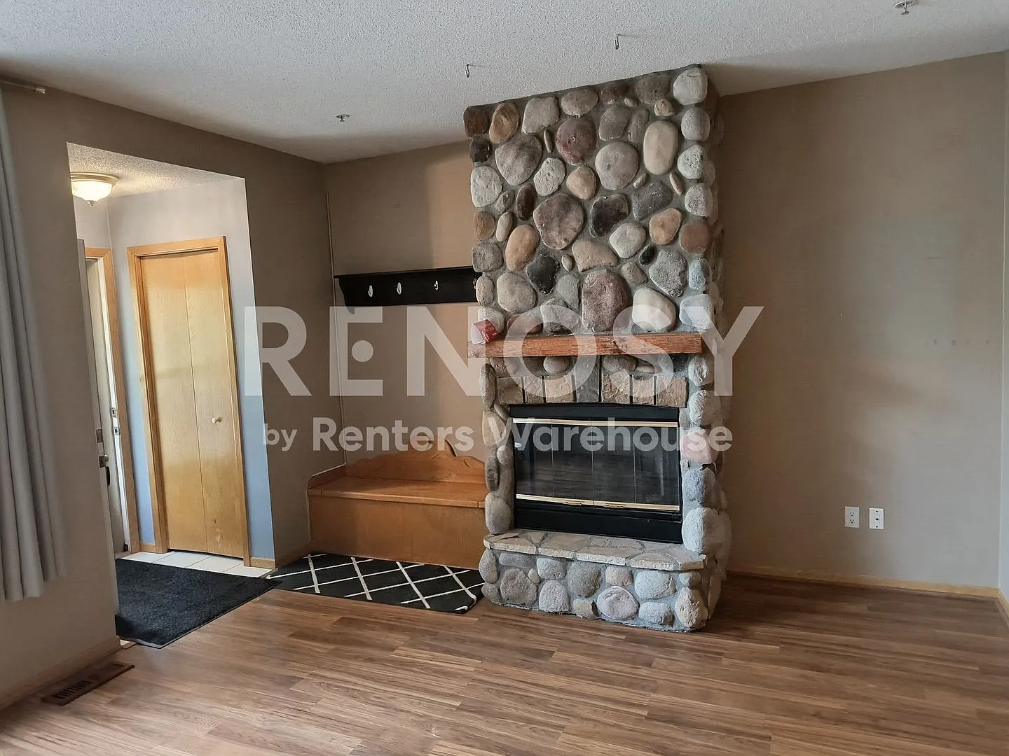 Available Now 2 Bedroom 1.5 Bath Townhouse in Minnetonka — Photo 4