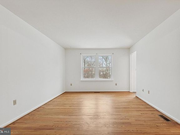 5th image of 150 Galway Cir