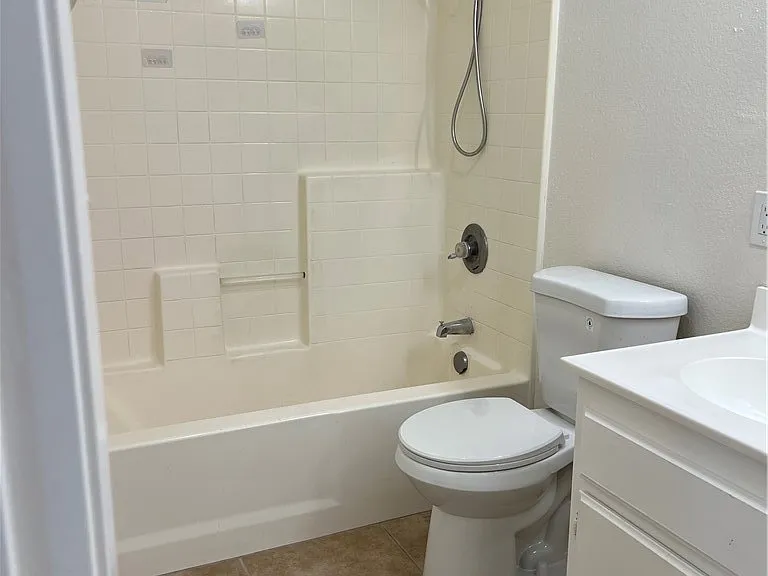 14914 Binford Ave — Photo 29