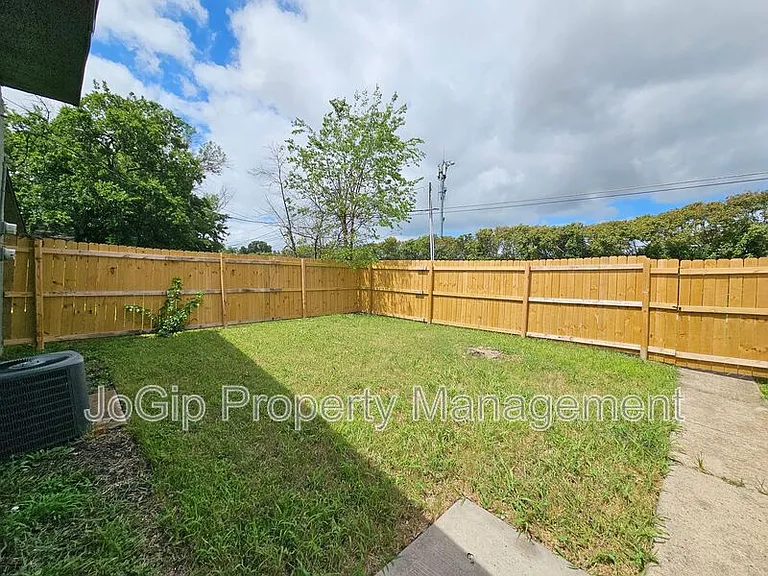 1727 R Ave — Photo 18
