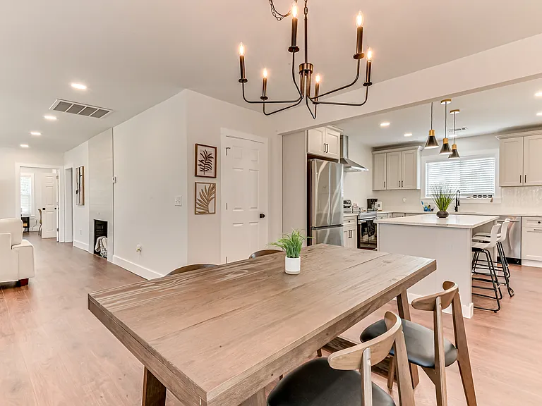 1813 Courtney Dr — Photo 7