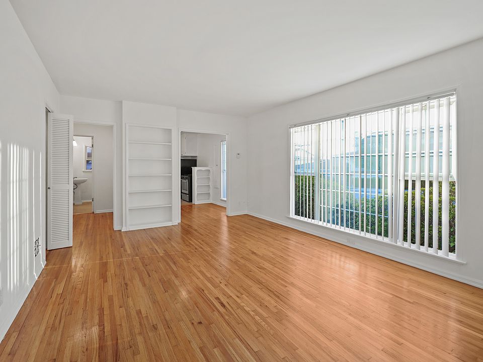1st image of 901 21st St APT 1