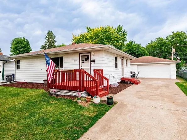 808 15th St N, Moorhead, MN 56560