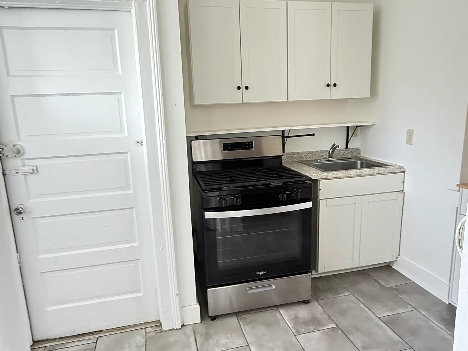 1 bed, 700 sqft, $1,275 — Photo 3