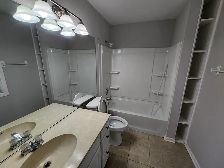 3235 Blaine Ct E — Photo 3