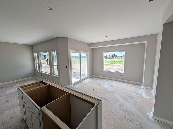 5th image of 219 Summer Dr