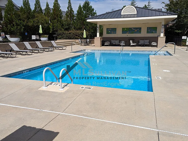375 Avett Dr — Photo 2