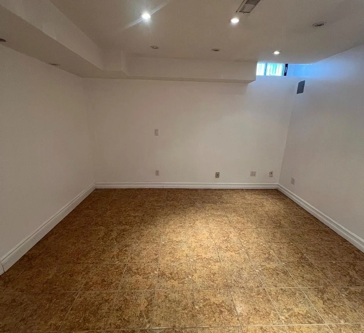 3 bed, $1,799 — Photo 2