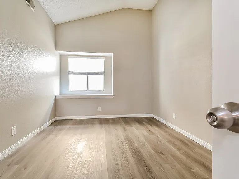 3316 Sturbridge Cir — Photo 13