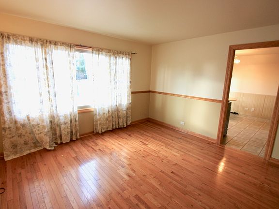 3rd image of 449 N Walnut Ave