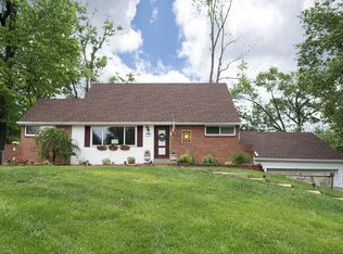 1035 Tulip Ln, Ballwin, MO 63021