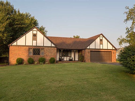 3rd image of 2608 Thompson Dr