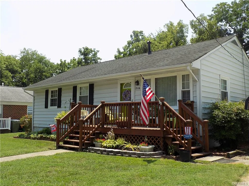2116 W Poythress St photo 1