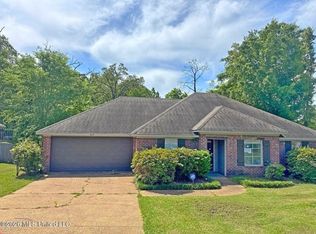 739 Hawthorn Green Dr, Ridgeland, MS 39157