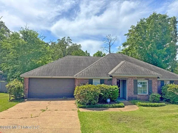 739 Hawthorn Green Dr, Ridgeland, MS 39157