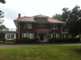 135 Pleasant View Dr, Lancaster, NY 14086