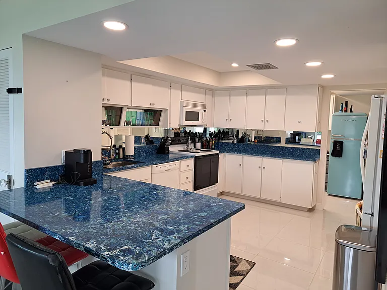 1 Colony Point Dr — Photo 27