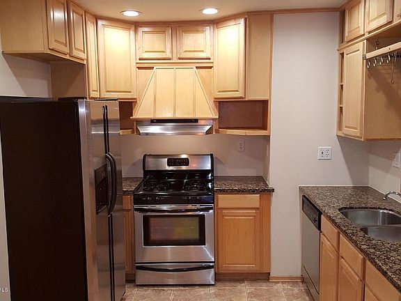 3rd image of 2472 Florencita Ave