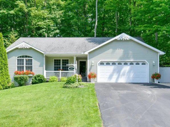 1168 Birmley Estates Dr, Traverse City, MI 49696
