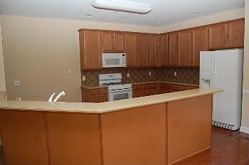 5th image of 760 Cowan Dr