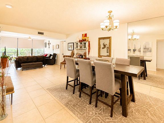 4th image of 6193 Balboa Circle #405