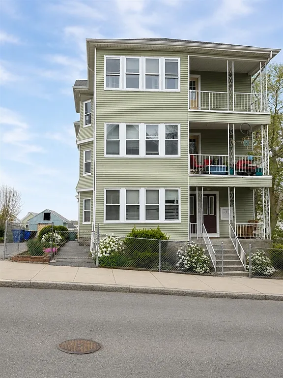 Building Photo - 1026 Rock St #3