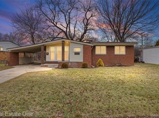 13340 Woodvale St, Oak Park, MI 48237