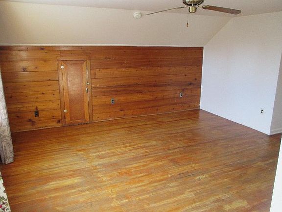 2nd image of 340 1/2 Sweetwater St