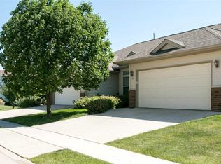 30 Willoughby Ln, Iowa City, IA 52240