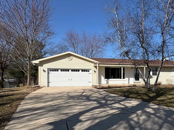 205 Rosewood Dr, Janesville, WI 53548