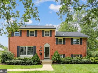 9902 Holmhurst Rd, Bethesda, MD 20817