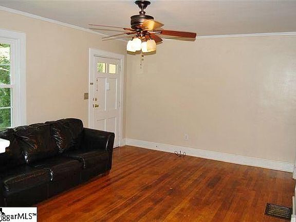 3rd image of 225 W Hillcrest Dr