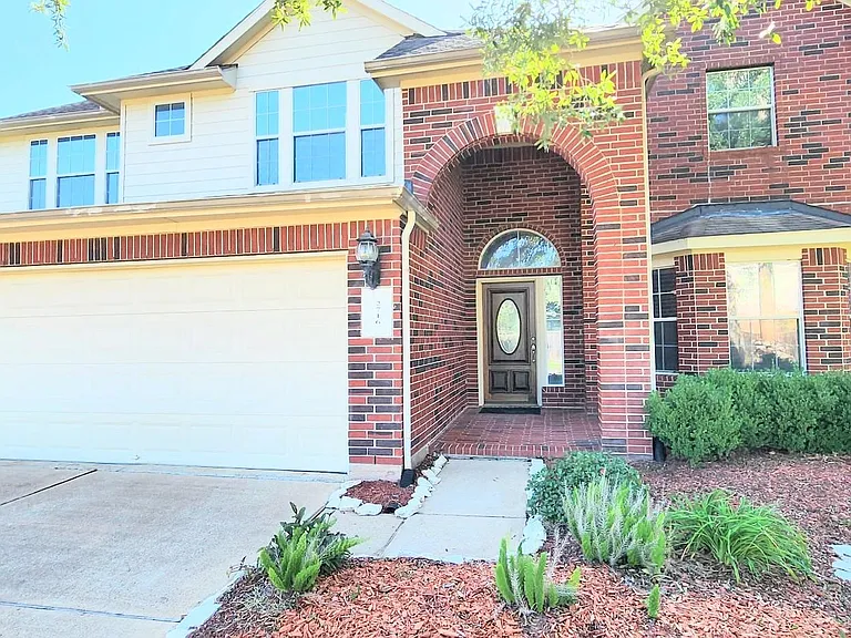 2716 Park Falls Dr — Photo 2