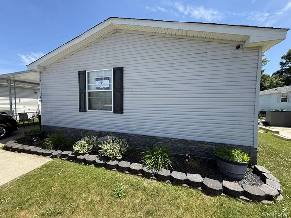 40 Bellwood Dr, Swartz Creek, MI 48473
