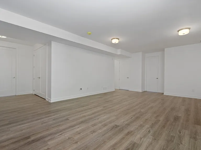 9 Spadina Ave #2 — Photo 13