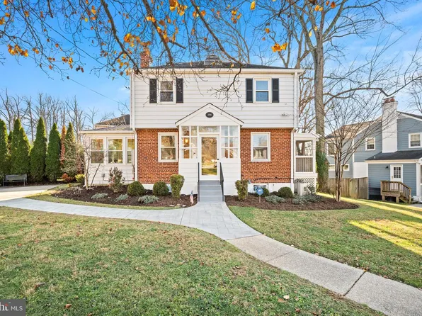 2700 Spencer Rd, Chevy Chase, MD 20815